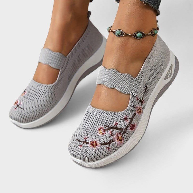 BRANA – ORTOPEDICKÉ BOTY S KVĚTOVÝMI DETAILY