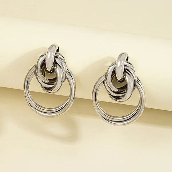 Náušnice s kroužky zlaté barvy